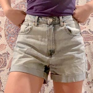 Rolled up light washed mom jean shorts size 6